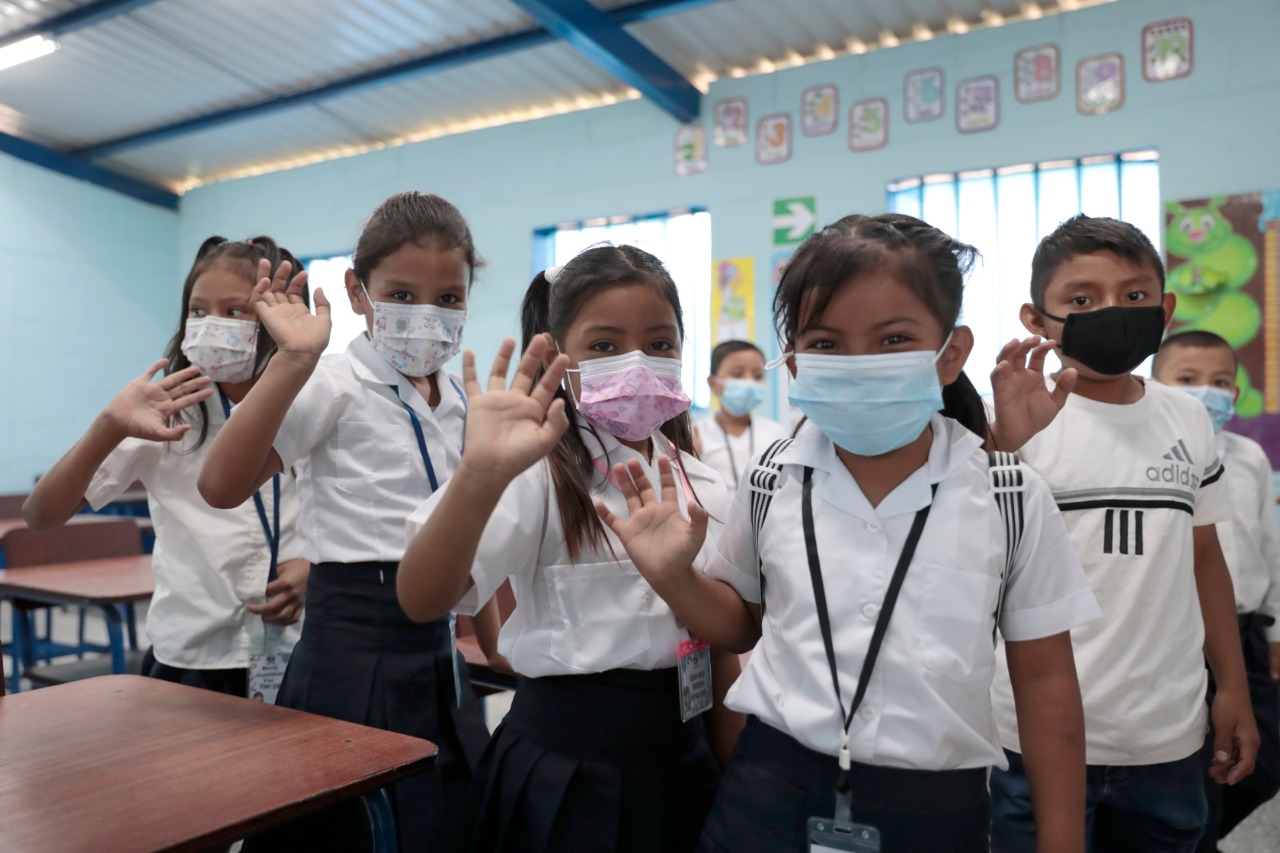 Remozamiento de escuela beneficia a estudiantes de Quebrada Honda