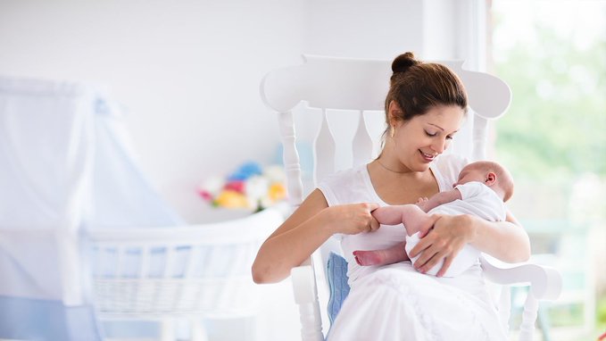 OMS publica su primera lista de 60 recomendaciones para madres tras el parto