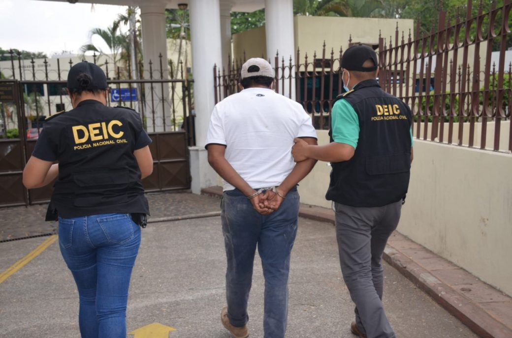 PNC detiene a hombre sindicado de ofrecer citas falsas en Migración