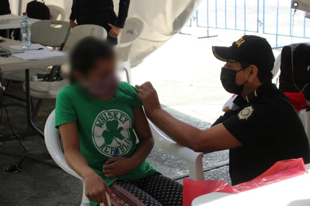 PNC efectúa jornadas de vacunación contra COVID-19 para niños y adultos