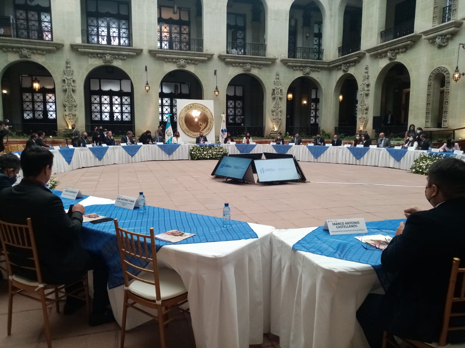 Presidente lideró primera mesa multirreligiosa a para promover protección de la vida y la familia