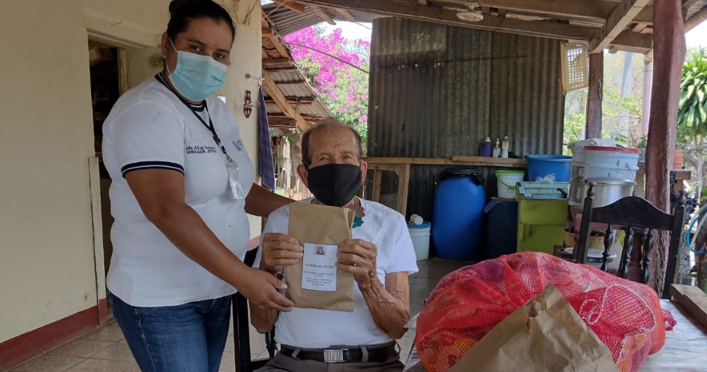 Mis Años Dorados entrega cuarta dotación de alimentos a adultos mayores