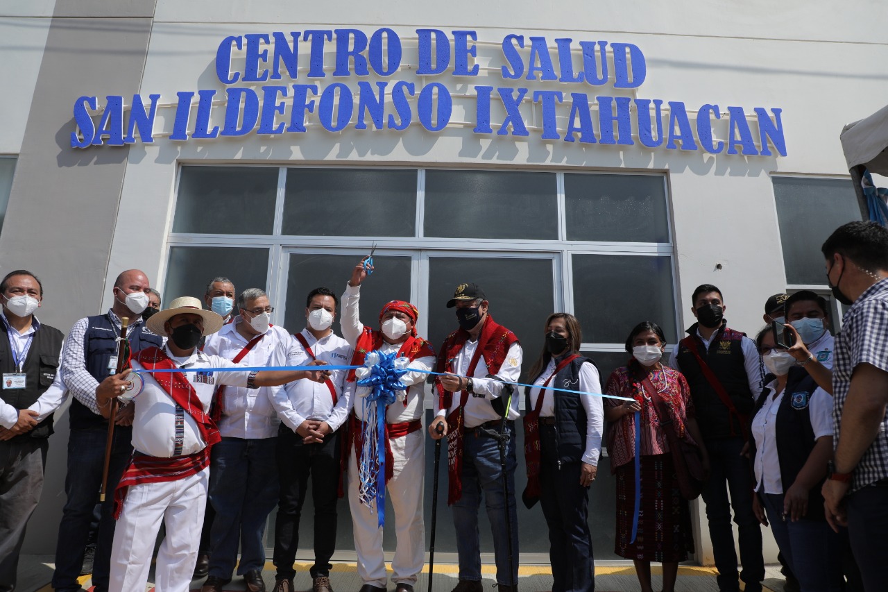 Presidente inaugura ampliación del Centro de Salud de San Ildefonso Ixtahuacán