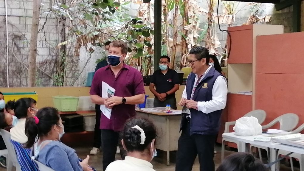 Otorgan reconocimiento a Asociación Nuestros Ahijados, de Antigua Guatemala