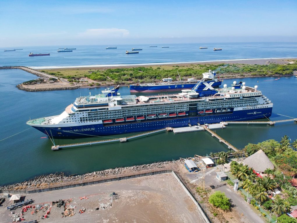 Crucero Celebrity Millennium atraca en Guatemala