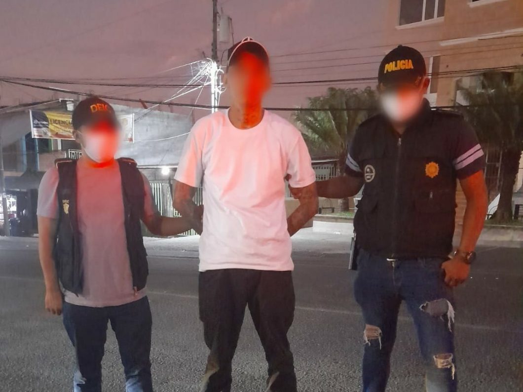 PNC ejecuta detención y expulsión de dos salvadoreños
