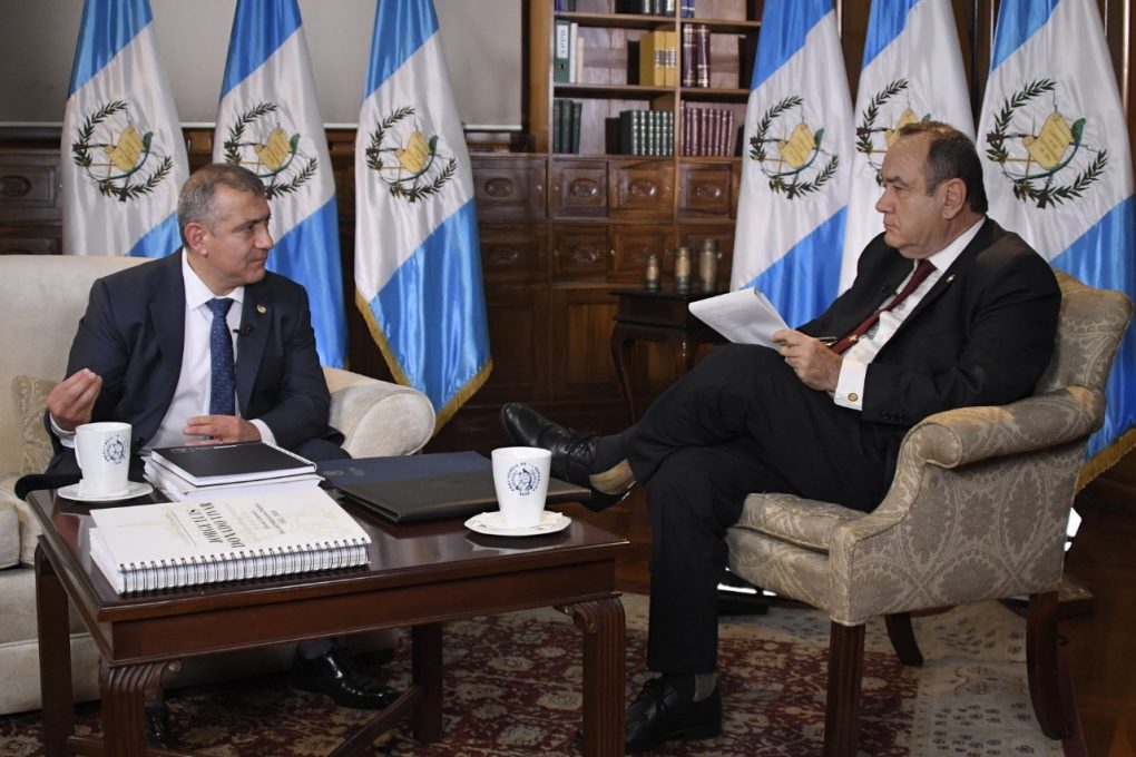 Mandatario culmina entrevistas con los seis aspirantes a fiscal general y jefe del MP