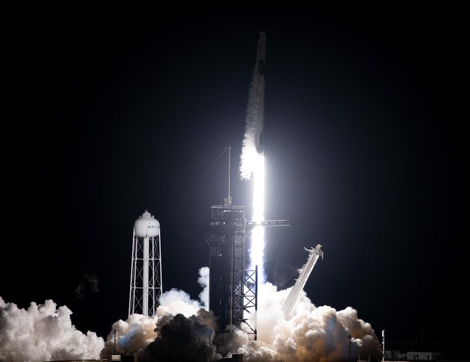SpaceX envía al espacio otros 40 pequeños satélites