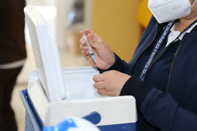 COVID-19: Personal de hospitales nacionales es atendido con cuarta dosis