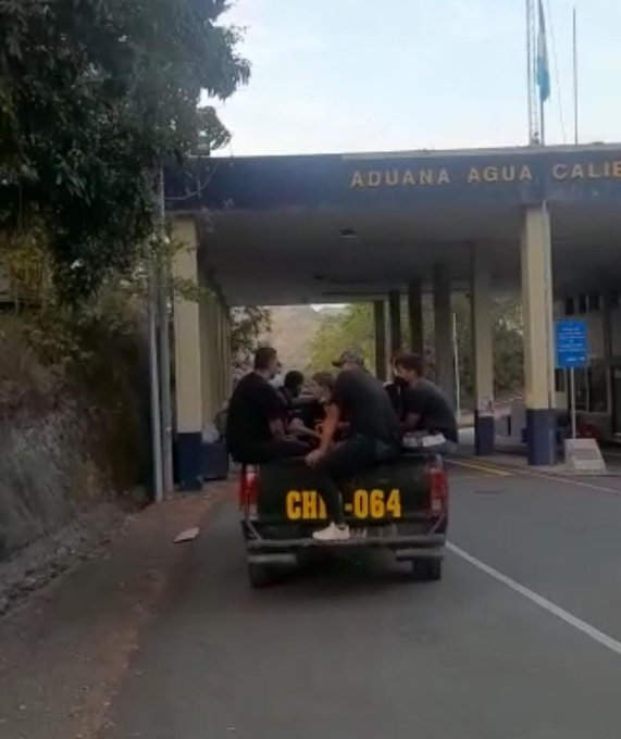 Remiten a Migración a grupo de venezolanos y cubanos