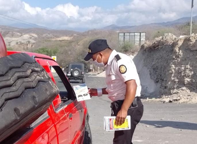 Guatemaltecos agradecen presencia policial durante Semana Santa