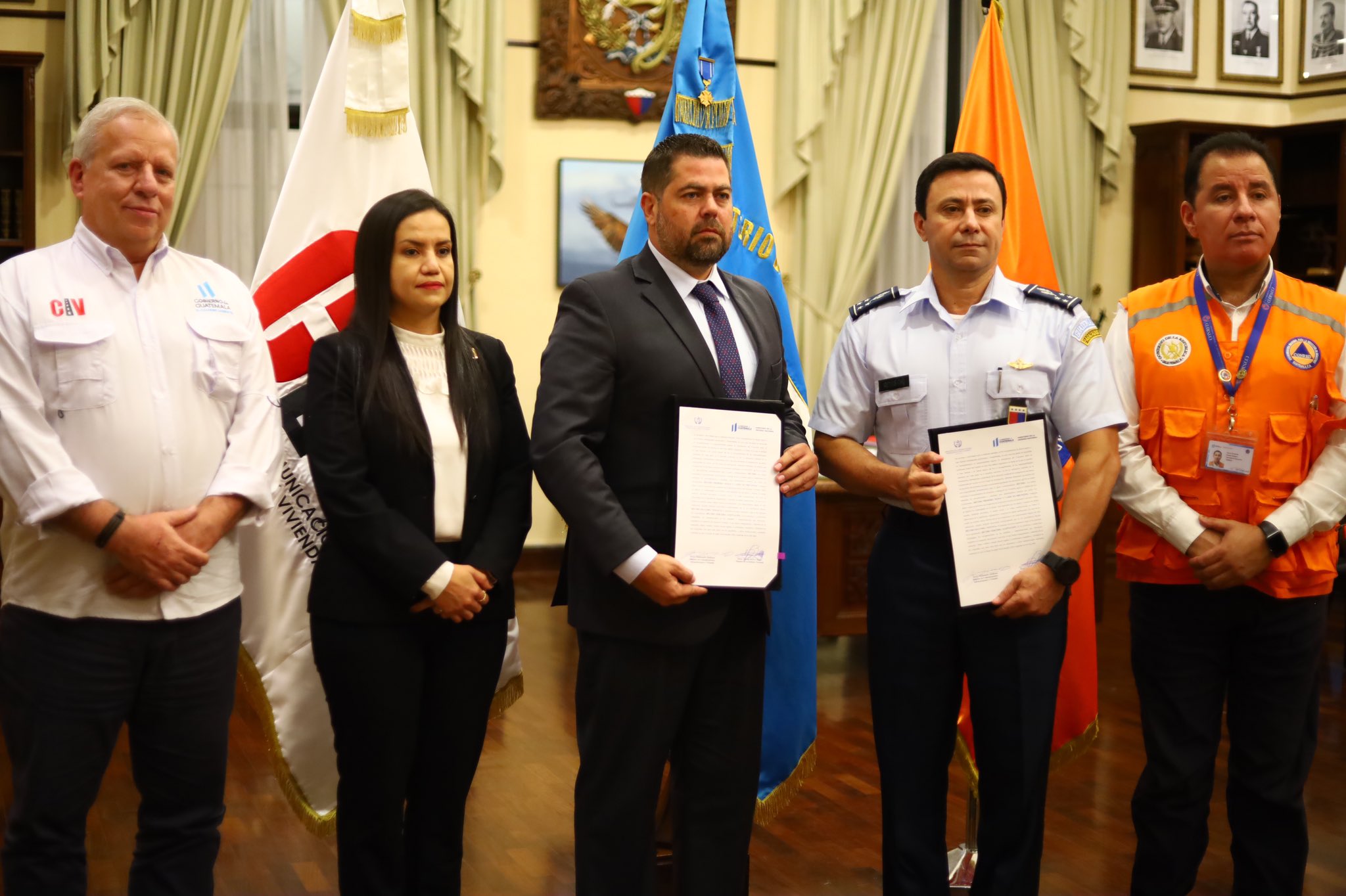 Suscriben convenio para construcción de viviendas a afectados por ETA y IOTA