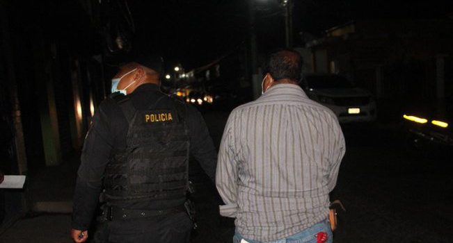 Capturan a presunto coyote y remiten a Migración a cinco venezolanos