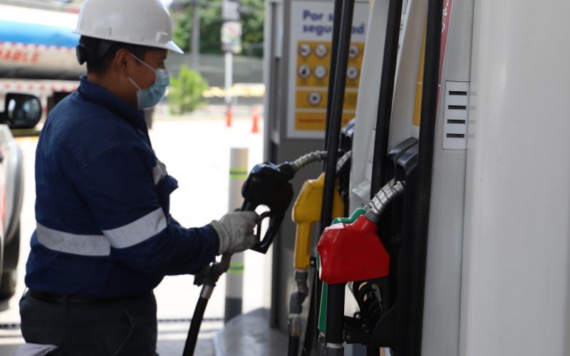 MEM continúa fiscalizando aplicación de apoyo social temporal en precios de combustibles