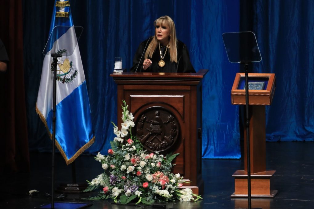 Magistrada Dina Ochoa toma posesión como presidenta de la Corte de Constitucionalidad