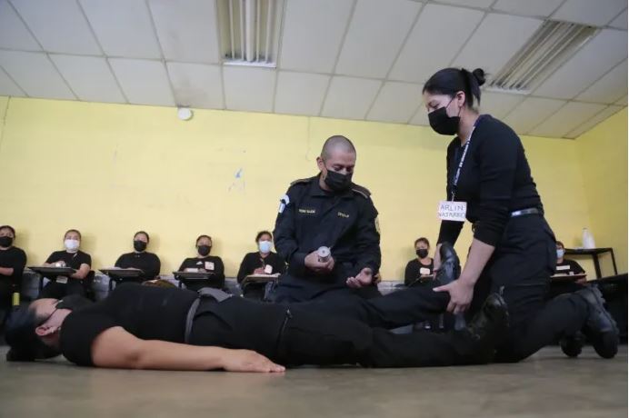 Monitores de SBS se capacitan en medicina táctica