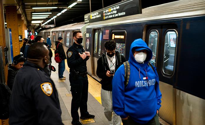 Policía de Nueva York investiga otro tiroteo en el metro, que no dejó heridos