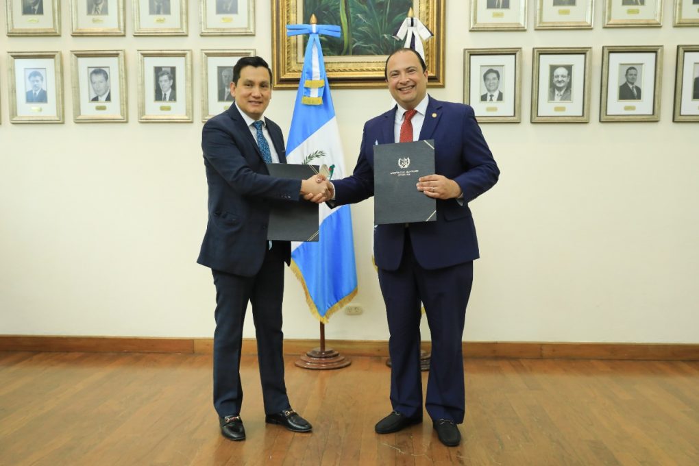 Firman convenio para facilitar identificación de guatemaltecos fallecidos en el extranjero