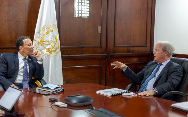 Minfin y Banco Mundial abordan temas de transparencia, cooperación y financiamiento
