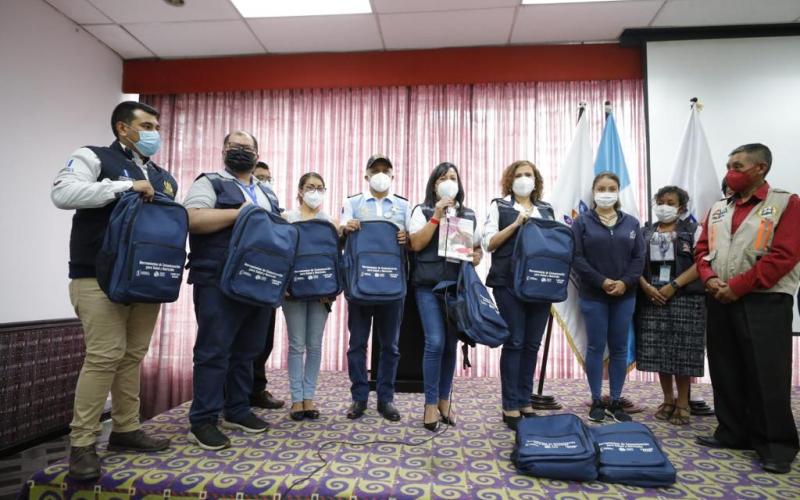 Llevan a cabo taller sobre el uso del kit Mochila Azul