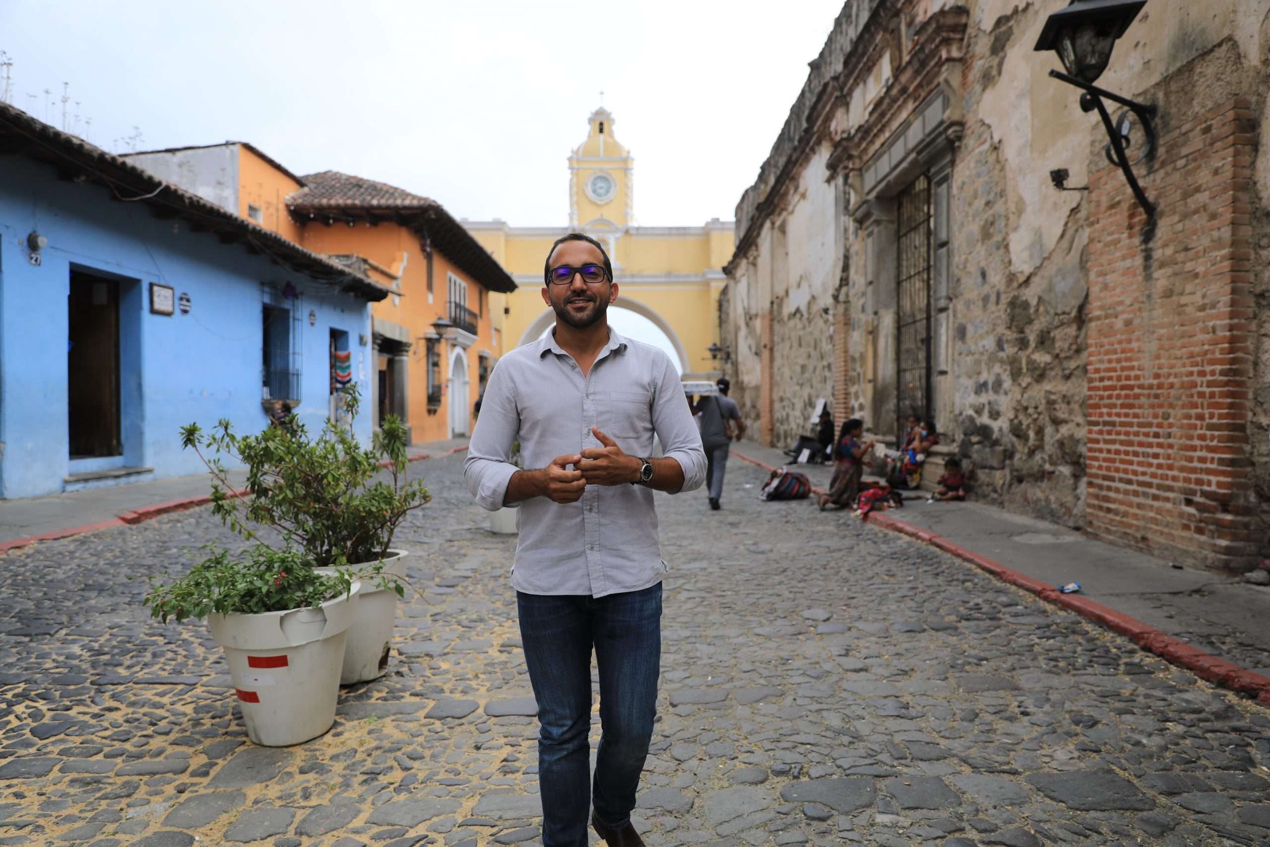 Jeque del emirato de Sharjah recibe nombramiento especial en Antigua Guatemala