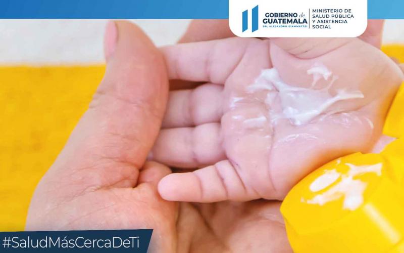 Precauciones para el cuidado de bebés menores de 6 meses durante el verano