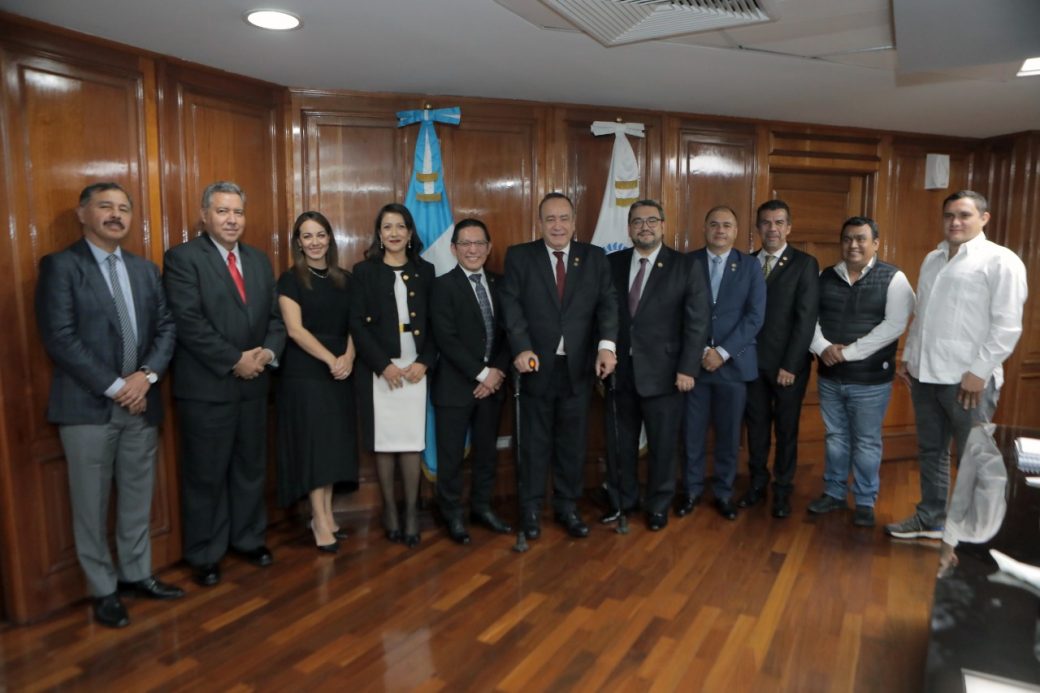 Presidente conoce avances en proyectos de Electrificación para el 2022