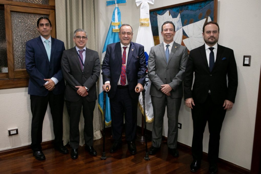 Presidente Giammattei se reúne con representantes del BCIE