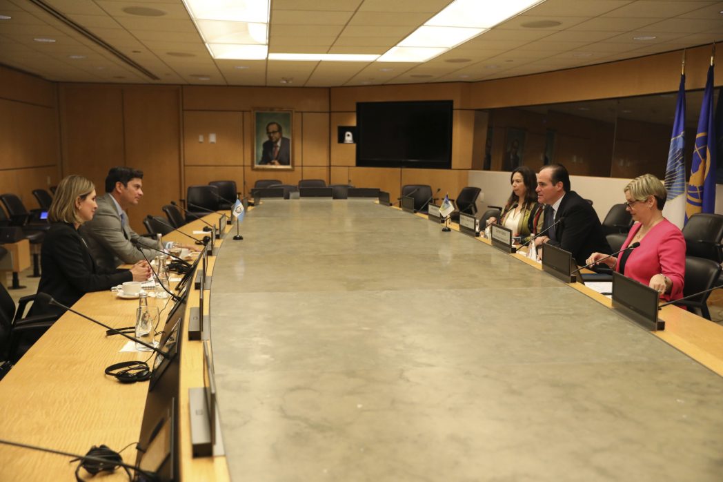 Mineco expone planes de crecimiento económico ante el BID