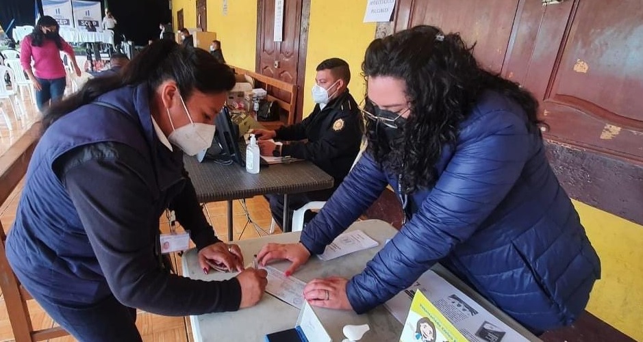 Acercan servicios públicos a pobladores de Colotenango