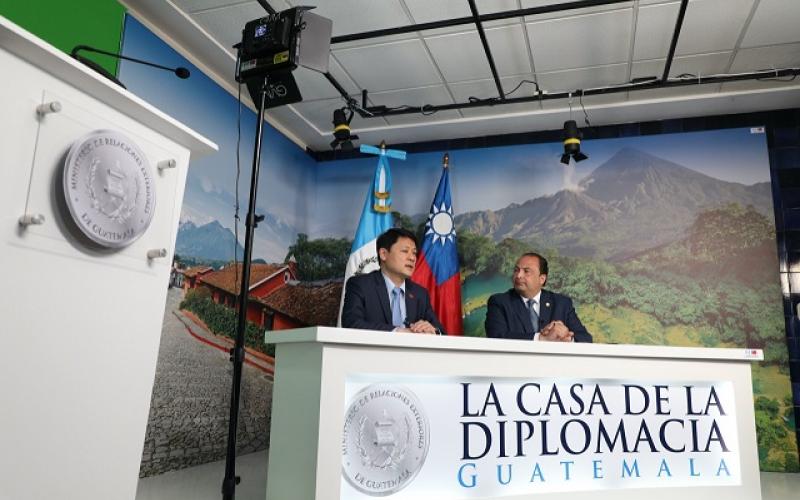 Presentan podcast sobre temas diplomáticos