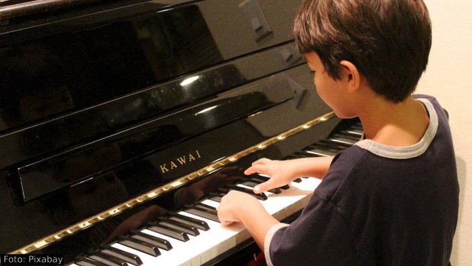 Hallan evidencias de beneficios cognitivos en niños por tocar un instrumento