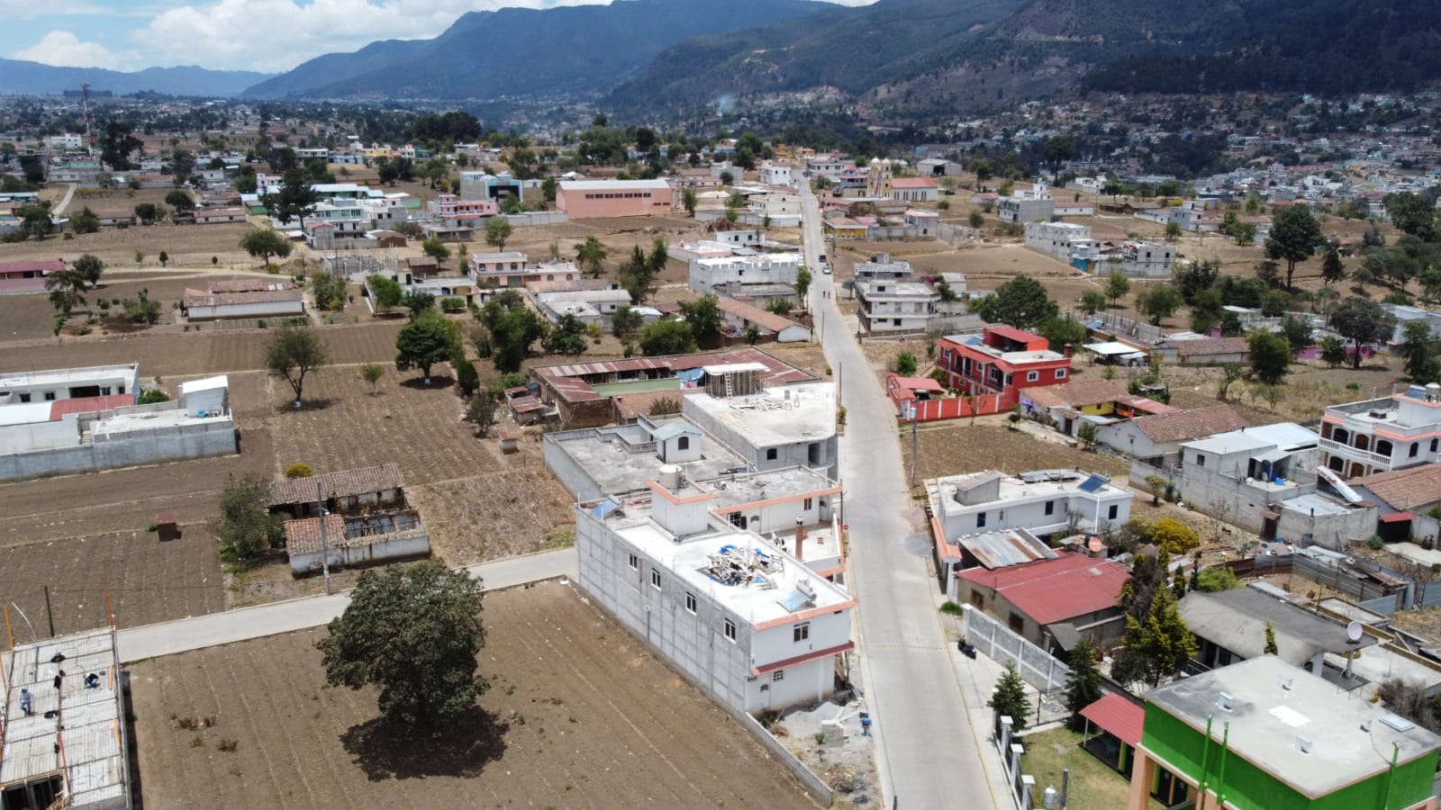 Más de 500 vecinos de Olintepeque se benefician con pavimentación de tramo