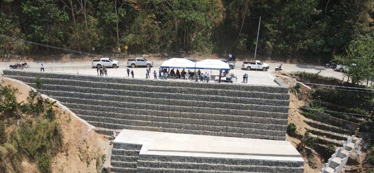 CIV entrega rehabilitación de tramo carretero en La Unión, Zacapa