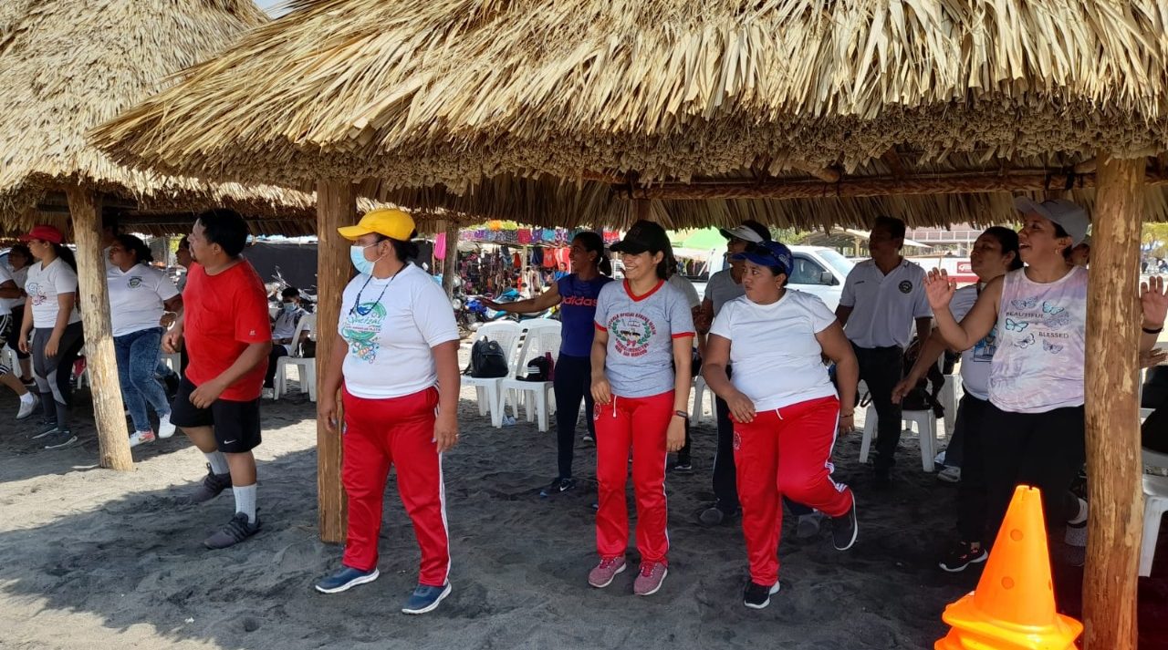 Docentes de Ocós fortalecen capacidades para impartir educación física