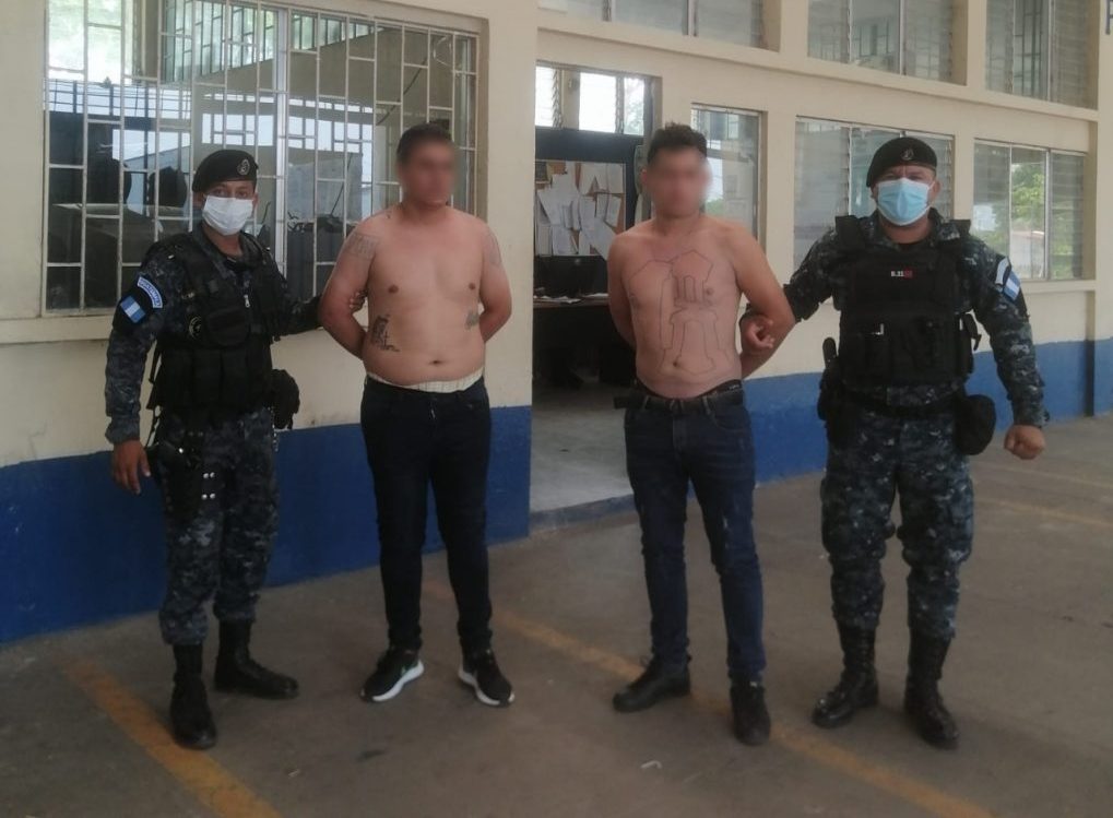 Remiten a Migración a dos presuntos mareros salvadoreños