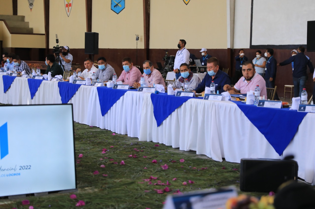 Alcaldes de Huehuetenango durante la presentación del reglamento para la protección del medio ambiente