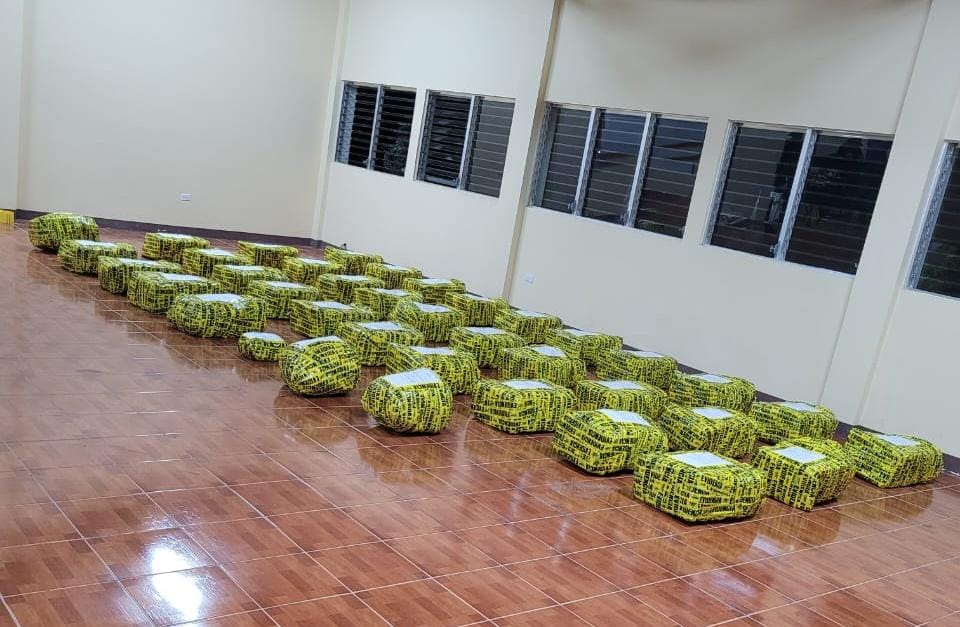 Paquetes de cocaína incautados.