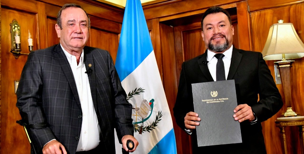 Presidente nombra a Wuelmer Ubener Gómez González como titular de la PGN