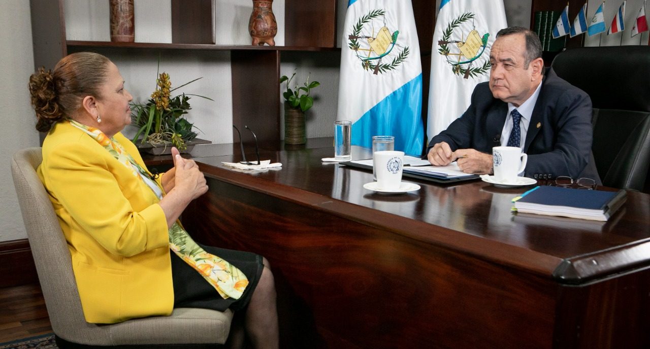 Mandatario concluye primer día de diálogos con aspirantes a fiscal general y jefe del MP