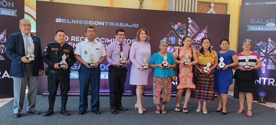 Entregan galardón a salubrista en Retalhuleu
