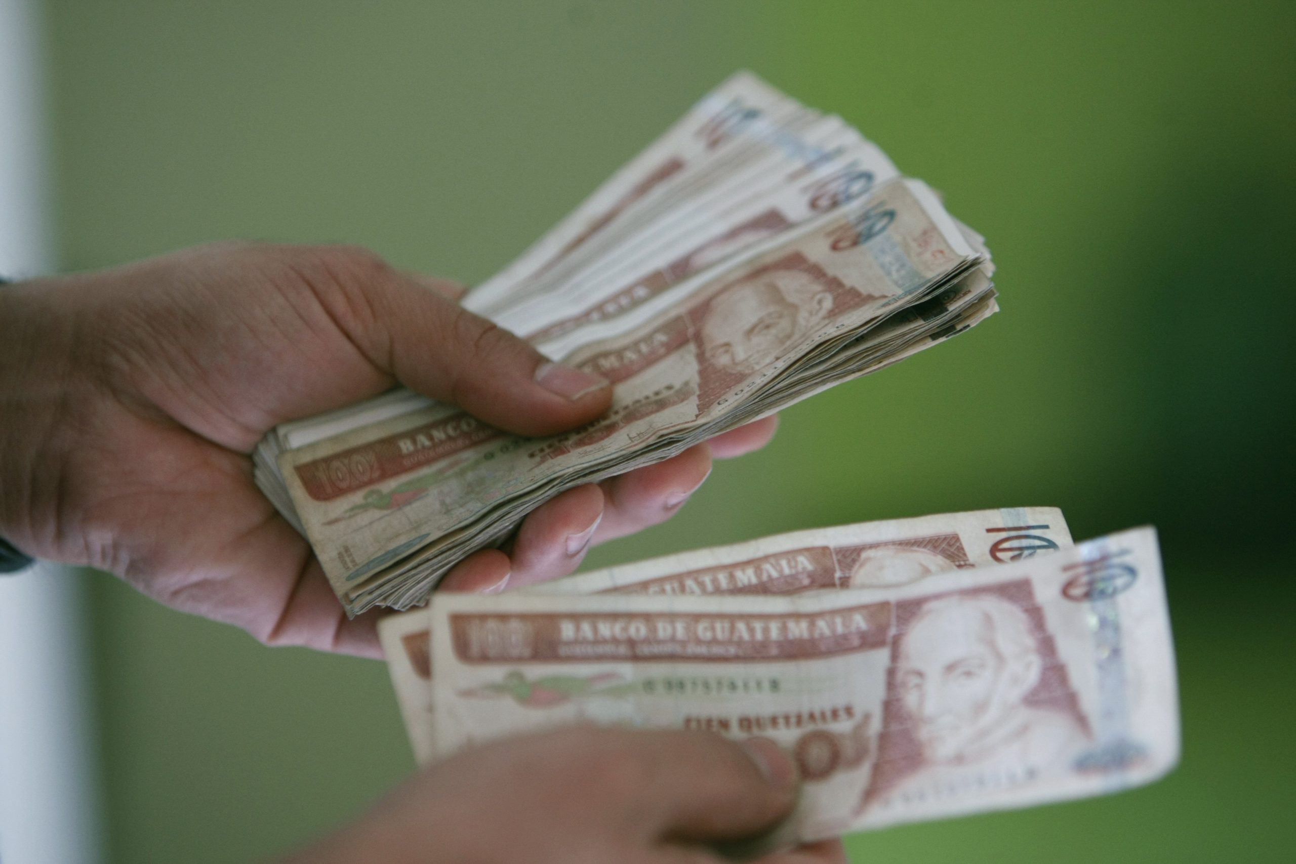 IVE mantiene vigilancia por casos sospechosos de lavado de dinero