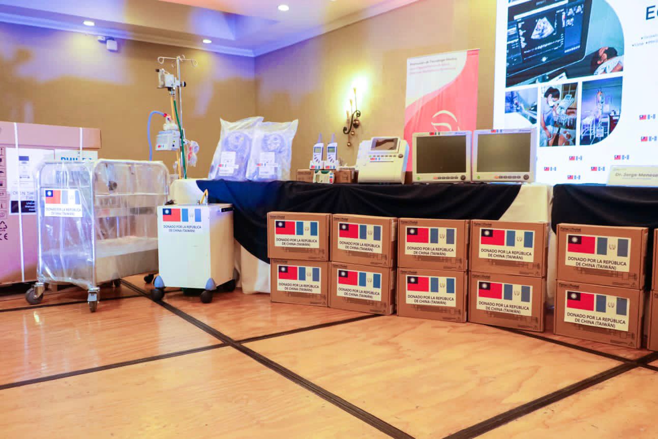 Guatemala recibe donación de equipo médico para salud materno-neonatal