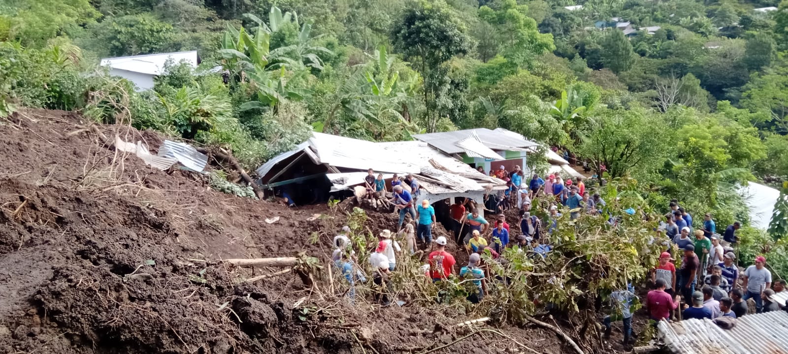 Conred asiste a vecinos afectados por las lluvias en Tucurú