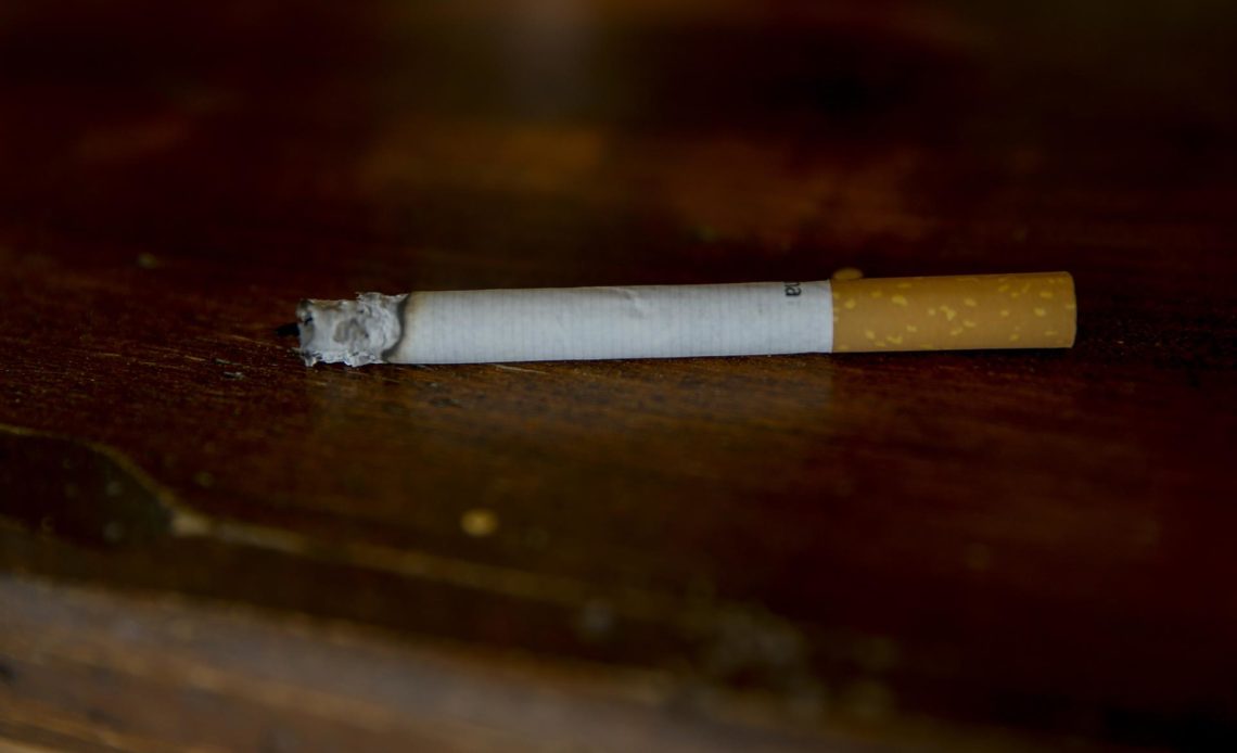 OMS: Fumar no solo daña la salud sino también el medio ambiente
