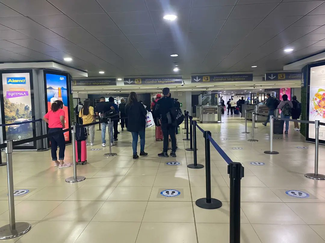 Migración niega ingreso al país a 10 extranjeros