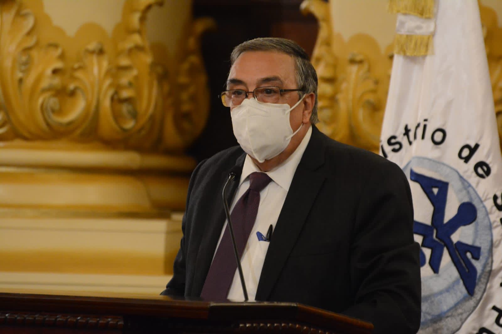 Ministro de Salud, Francisco Coma, en el Palacio Nacional de la Cultura.