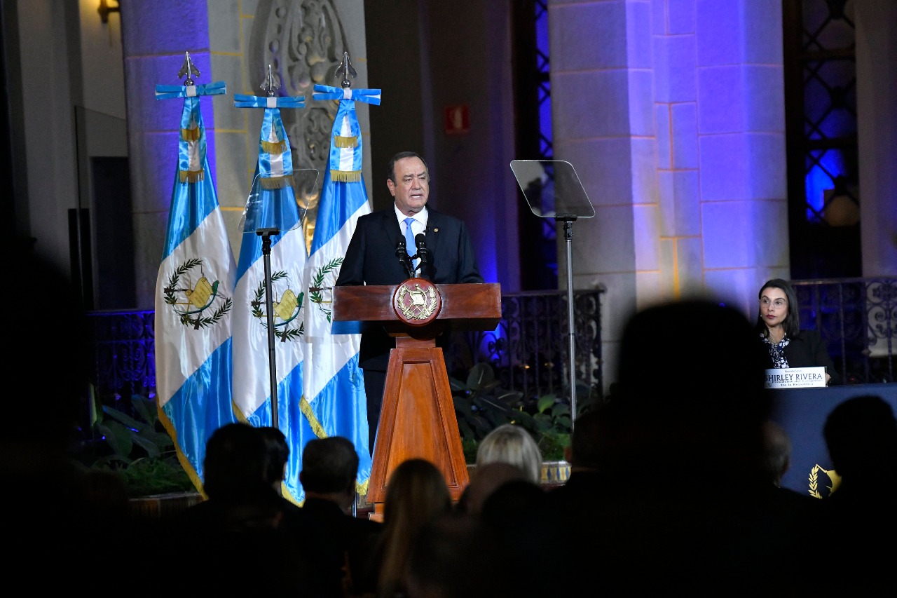 PRESIDENTE ELIGE FISCAL GENERAL