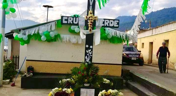 Vecinos de Totonicapán celebran el Día de la Santa Cruz