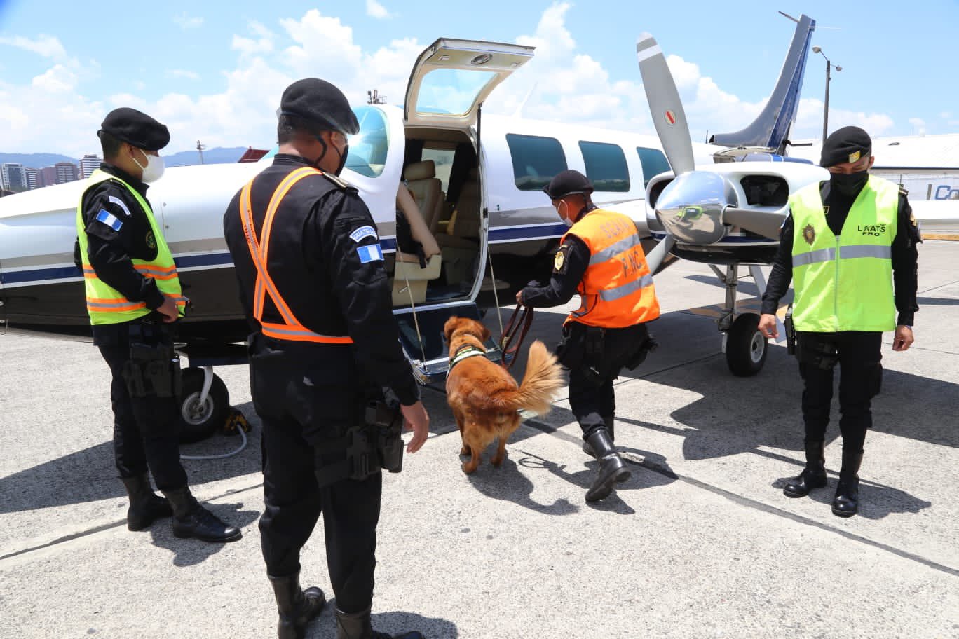 Fortalecen trabajo antinarcótico en el Aeropuerto Internacional La Aurora